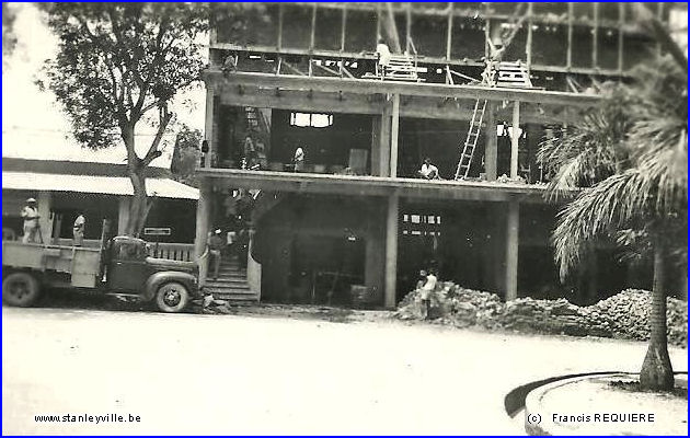 Construction du Cinéma Palace à Stanleyville