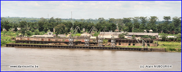 Le port de Kisangani, rive gauche