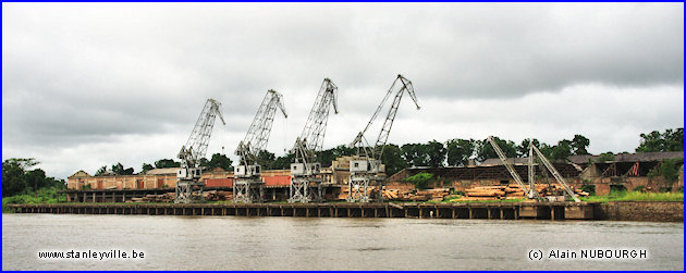 Le port de Kisangani, rive gauche